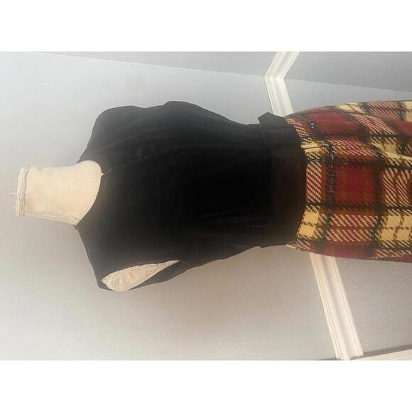 Vintage Women's Knee-Length Plaid Culotte and Black Velvet Top w/ Scarf - Picture 6 of 13